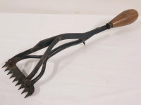 Vintage Carpet Stretcher . Measures 13.5" long