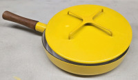 Vintage | Enamalware Frying Pan W/ Beautiful Wooden Handle 10" Dia