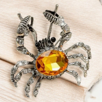 Retro Cute Crab Inlaid With Rhinestone Crystal Glass Brooch Honey Oval Cab Body Rhinestone Legs Approximately 1.7 x 1.8 Inch