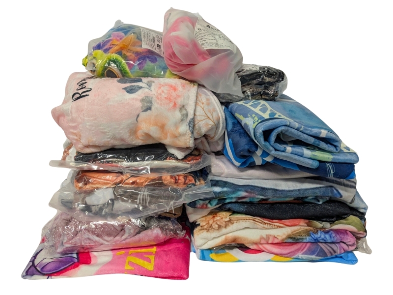 18 New Personalized Minky Blankets & Bath Sheets Up to 50" &times; 60" - Great for Donating / Crafts!