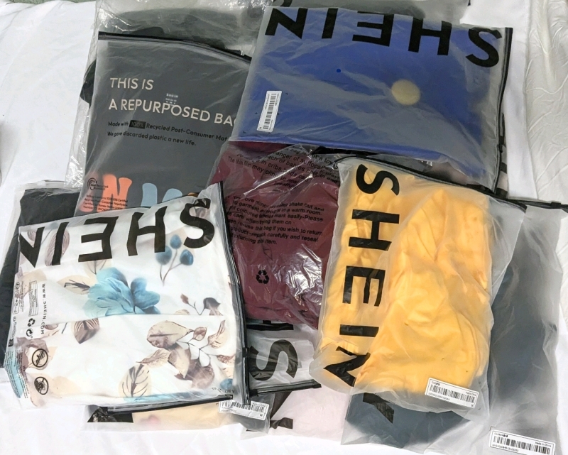 15 New Pieces/Packages Size MEDIUM Mixed Clothing : Assorted Styles, Genders, Seasons, Colours, Makers + More
