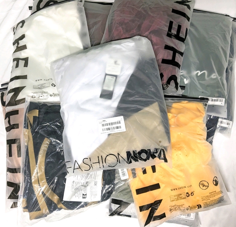 15 New Pieces/Packages Size XL to 4XL Mixed Clothing : Assorted Styles, Genders, Seasons, Colours, Makers + More