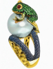 Frog Ring Set with Emerald Green Rhinestones Resting on Imitation Pearl Double Band Size 8.5