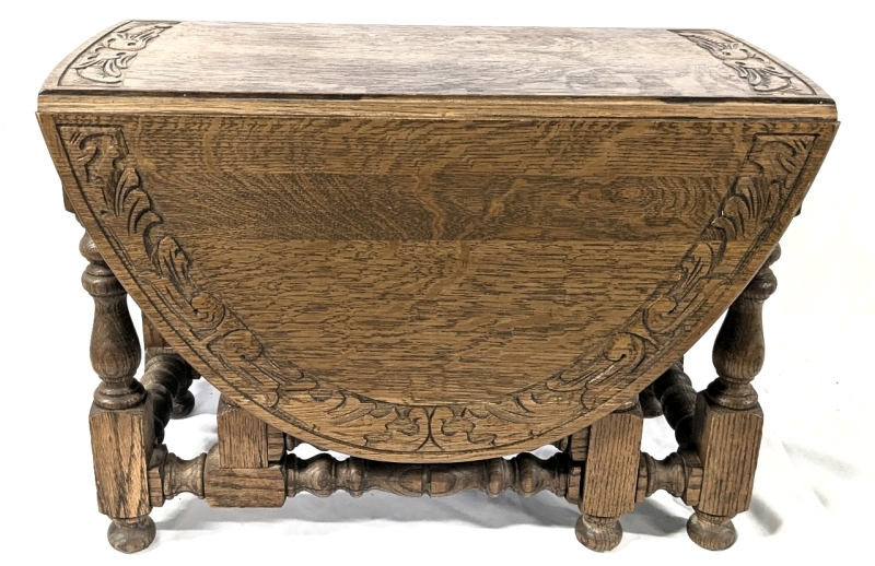 Gorgeous Vintage Solid Wood Carved Gate Leg Drop Leaf Round Side / Occasional Table - 12" &times; 23.75" &times; 16.25" (Folded)