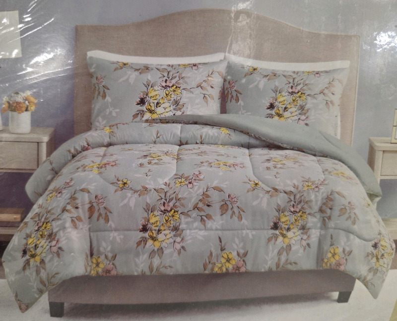 New | CHELSEA SQUARE Size Queen 3 Piece Reversable Comforter Set | Includes Comforter & 2 Pillow Shams