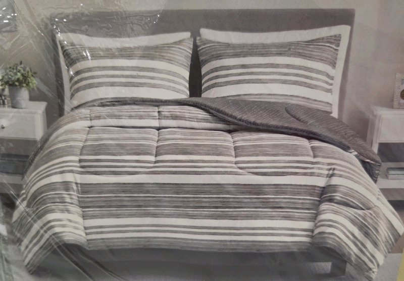 New | CHELSEA SQUARE Queen Size 3 Piece Reversable Comforter Set | Includes Comforter and 2 Pillow Shams