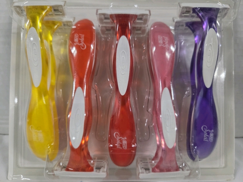 10 New | BIC Soliel Razors w/ Comforter Grip. 3 Blades per.
