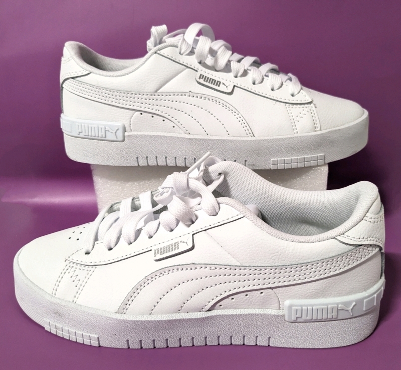 New PUMA Ladies Jada Sneakers: White/Silver (Size 7)