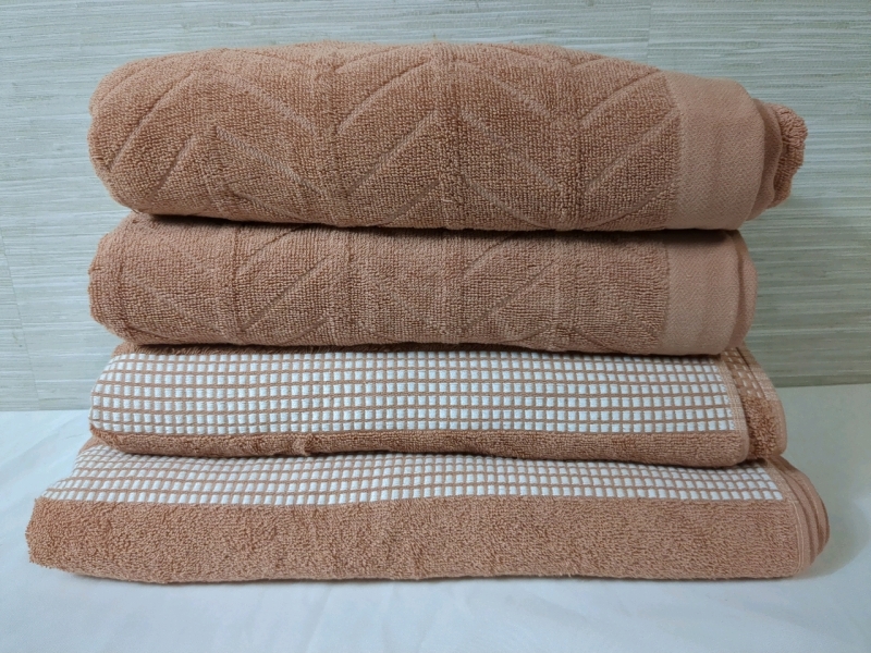4 New Towel Bundle 30x52 Inches