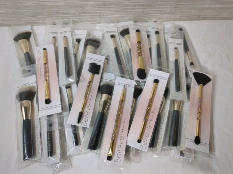 20+ New Assorted Make-up Brush Bundle