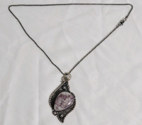 925 Silver Chain & Pendant w/Stone Insert . Chain measures 17.5" long