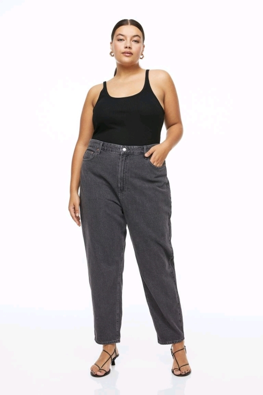 New H&M+ Mom Loose-fit Ultra High Jeans. Size 18