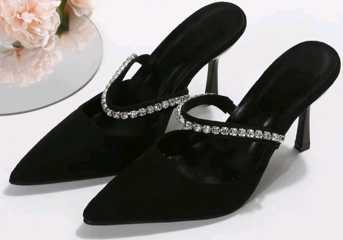 New | Size 39 Ladies Pointed toe 4" Heels W Gem Stone Straps