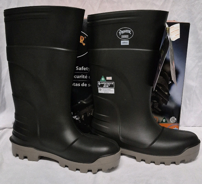 New sz 11 Men's Pioneer Ranpro Ultra Rubber Steel Tool Safety Boots Minus 50 Degree V4240140-9 Retails for $140