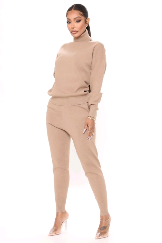 New Women's Medium Fashionova Chill Mami Sweater.