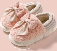 New | Size 38-39 Ladies Blush Bow Slippers