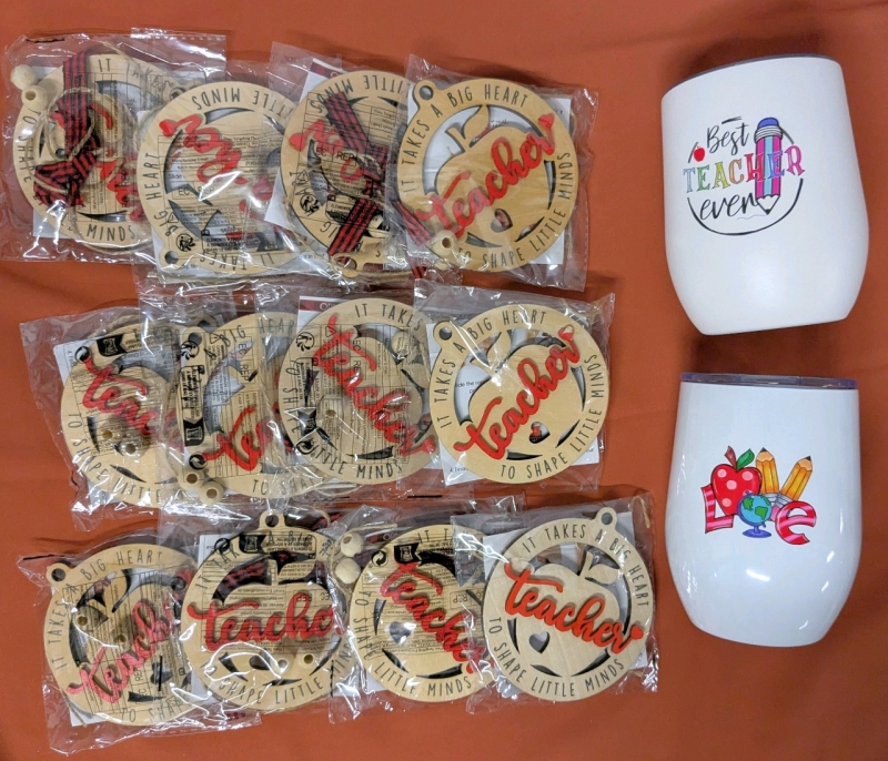 14pc New Teacher Appreciation Gifts : 12&times; Laser-Cut Wood Ornaments "It Takes a Big Heart To Shape Little Minds" & 2 Travel Tumblers With Lids