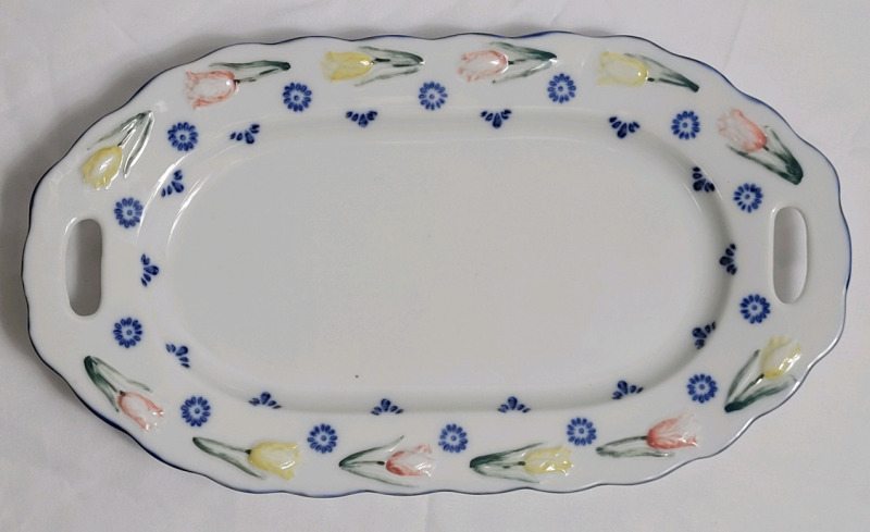 Delftware Royal Twicket Handpainted Trinket Dish with Tulip Design . Measures 10"&times;5 3/4"