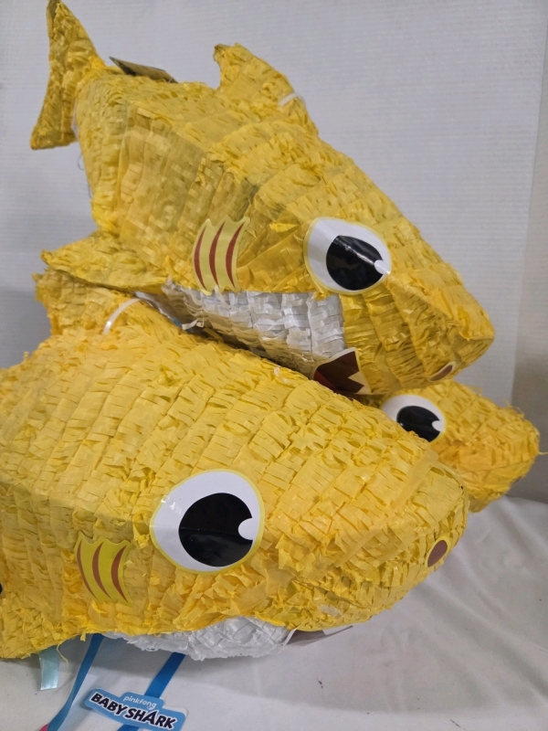 3 New | 20" x 11" BabyShark Pi&ntilde;atas