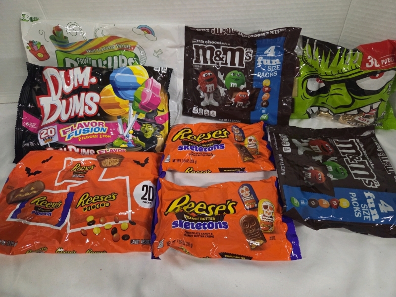 8 New Variety Bags of Candies | Including Reeses, M&Ms, DumDums & More! Largest Bag Weighs 263g