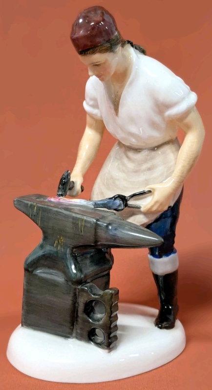 1959 Royal Doulton THE BLACKSMITH OF WILLIAMSBURG HN 2240 - 7" Tall, No Chips or Cracks