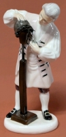 1959 Royal Doulton THE WIGMAKER OF WILLIAMSBURG HN 2239 - 7.25" Tall, No Chips or Cracks