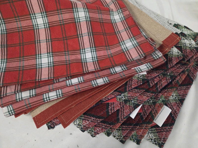 18 New | 13" x 18" Festive Placemats