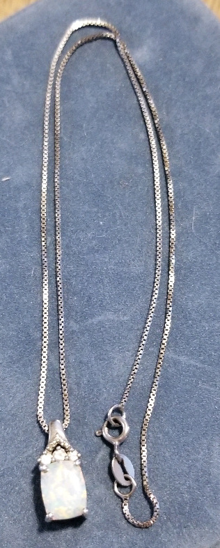 Sterling silver Opal necklace 15" box chain