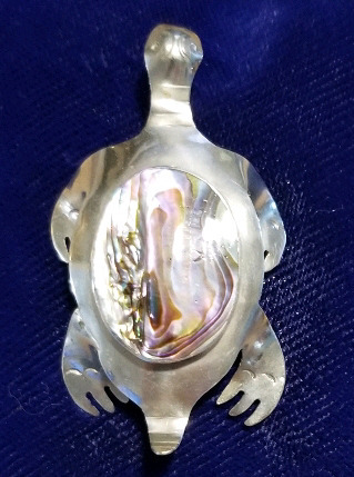 Unmarked sterling Turtle with abalone brooch 2 1/4"
