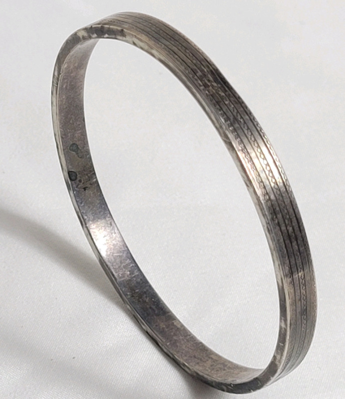 Vintage HG&S Sterling Silver Unisex Bangle . Measures 2 5/8" Inside diameter