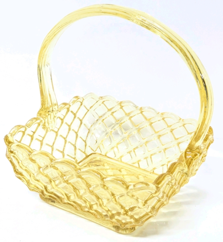Vintage Unsigned L.E. SMITH Yellow Glass Bridal Basket Rose & Trellis Collection, 7.25" Tall (Incl Handle)