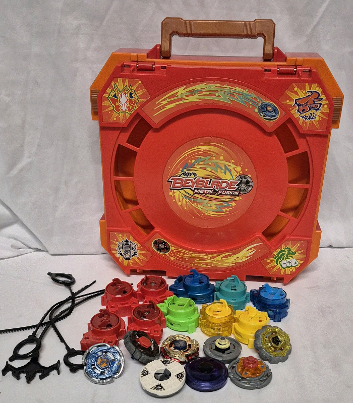BEYBLADE METAL FUSION Battle Station With Beyblades