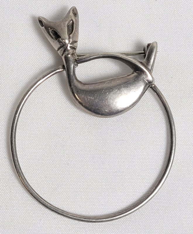 925 Silver Cat Brooch Pin . See photos for size .