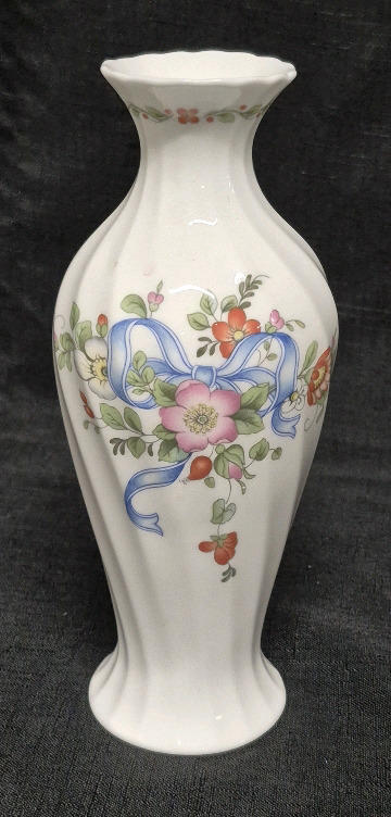 1994 Wedgwood Ribbon Cascade Vase 8.25" Tall