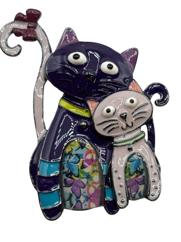 Lovely Retro Two Snuggling Cats Lilac and Purple Brooch <br/>Approximately 2.4 x 1.8 Inch