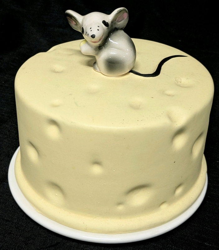 Vintage VT Co Cheese Tray Cover /Cloche With Adorable Mouse Handle (6.25" Diameter &times; 5.25" Tall) Atop Dudson Armolite England 6.3" Diameter Plate - No Chips or Cracks