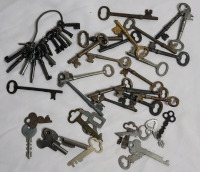 Vintage Skeleton Key , Clock Key & Jewelry Key Lot . 35+ Key