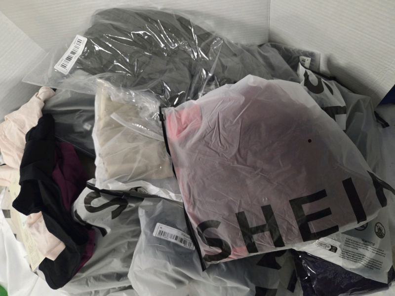 15 New Packages Size MEDIUM Mixed Clothing : Assorted Styles, Seasons, Genders, Colours, Makers + More