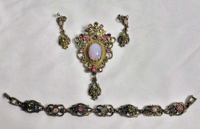 Vintage Sarah Coventry " CONTESSA " Earrings , Brooch & Bracelet Set . Bracelet missing one stone