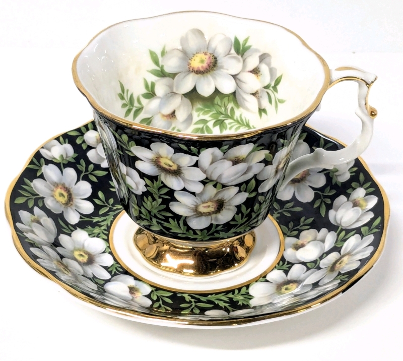 ROYAL ALBERT Provincial Flowers Teacup & Saucer : Mountain Avens 1975 - Rings True