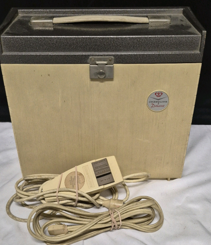 Vintage Crestline Deluxe Slide Projector - Powers up