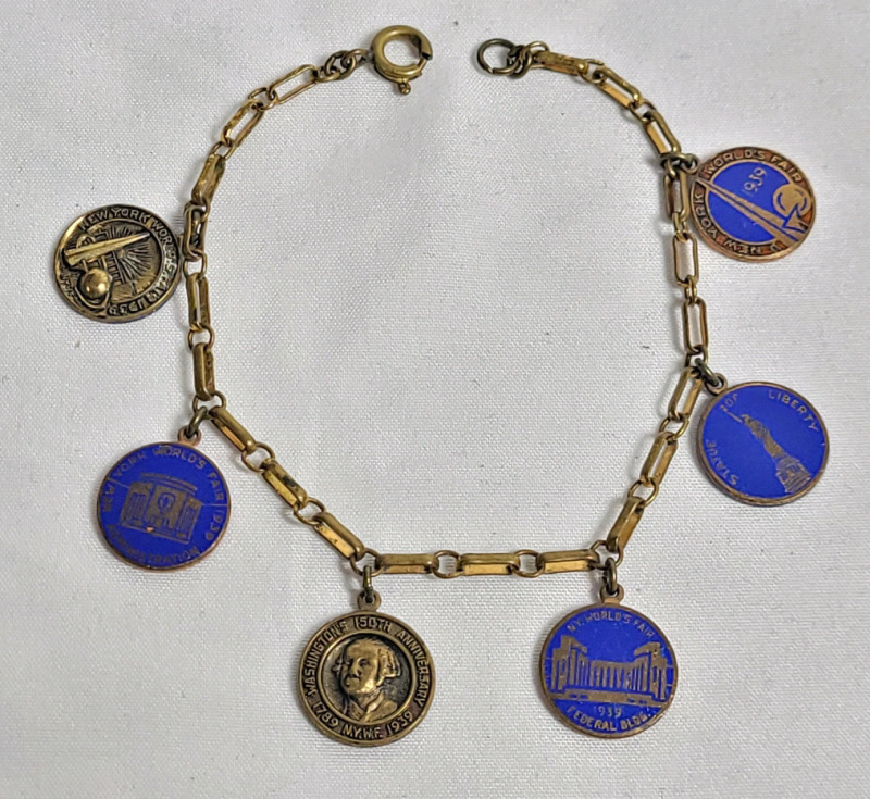 Vintage 1939 New York World's Fair Charm Bracelet . Measures