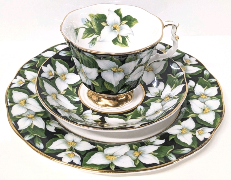 ROYAL ALBERT Provincial Flowers Teacup, Saucer & Bread + Butter Plate : Trillium 1975 - Rings True