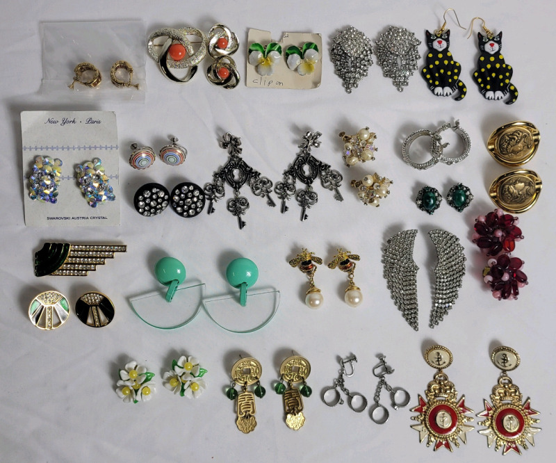 22 Vintage & Modern Earring Sets .