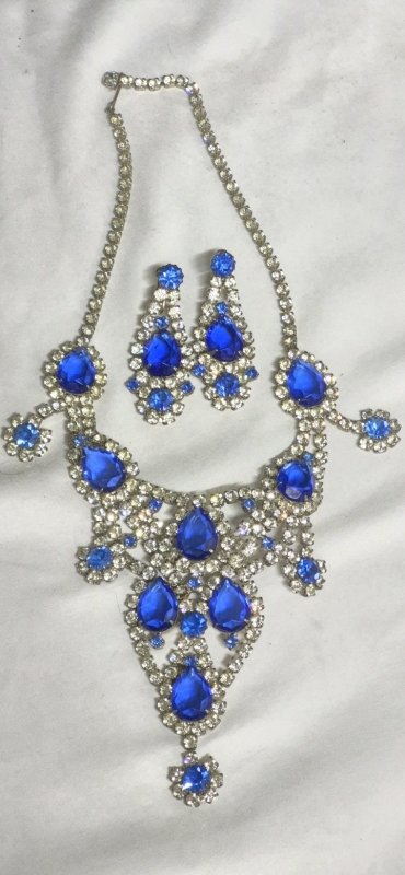 Stunning Vintage Necklace & Clip On Earring Set