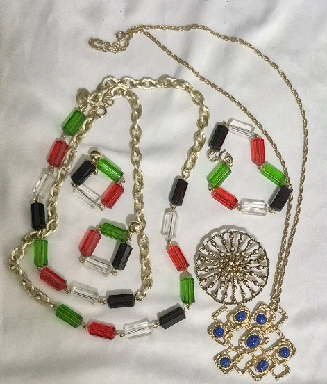 Sarah Coventry Jewelry - Necklace, Earrings & Braceket Set +