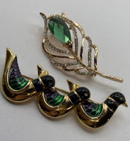 Vintage Lucite Enamel 3 Bird Brooch Guilloch&eacute; and Style Peacock Faceted green stone with Clear rhinestones Beautiful Brooch description has sizing