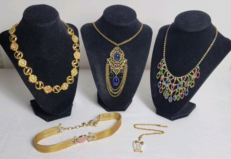 Five (5) Vintage Ladies Necklaces & Choker . Various Lengths