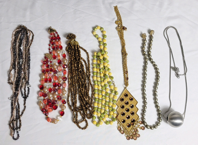 Seven (7) Vintage Ladies Necklaces . Various Lengths