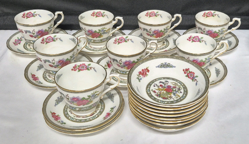 24 Pcs Vintage Paragon Tree of Kashmir Pattern - Cups & Saucers & Nappies